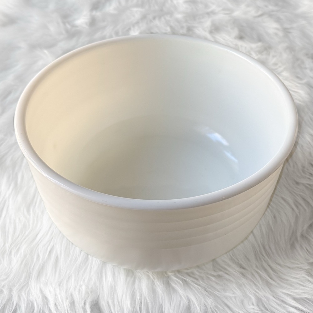 Vintage Pyrex General Mills Inc White Ribbed Milk Glass Mixing Bowl 3 Qt.
